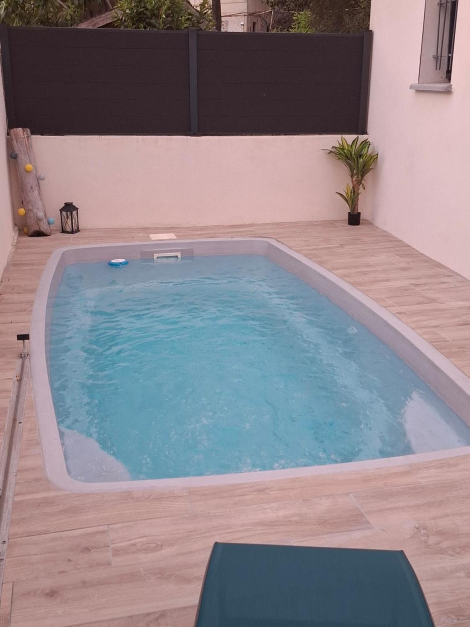Lou Mazet Vila Uchaud Exterior foto